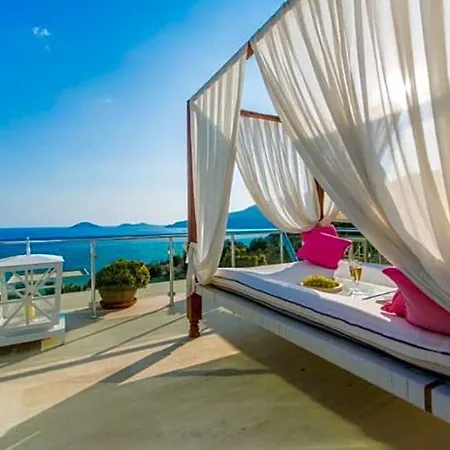 Sleeps 8 Pool Air Con Wifi Willa *