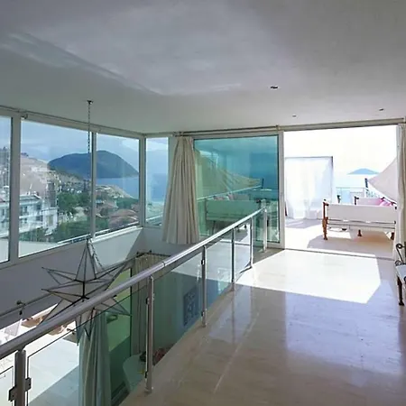 Sleeps 8 Pool Air Con Wifi Willa