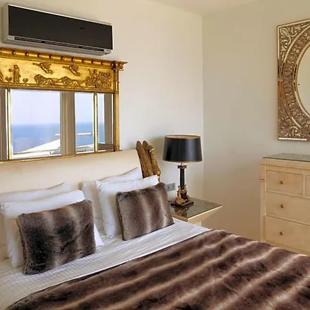 Sleeps 8 Pool Air Con Wifi Willa
