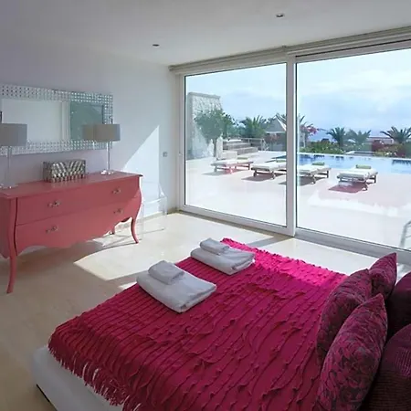 Sleeps 8 Pool Air Con Wifi