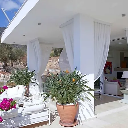 Sleeps 8 Pool Air Con Wifi Willa *