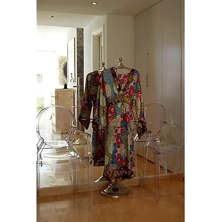 Sleeps 8 Pool Air Con Wifi Willa