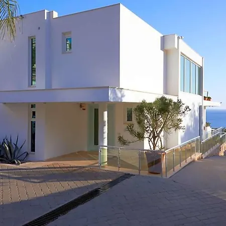 Sleeps 8 Pool Air Con Wifi *