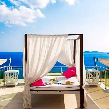 Sleeps 8 Pool Air Con Wifi Villa