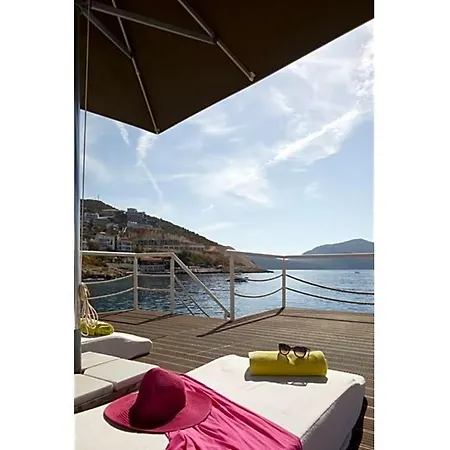 Sleeps 8 Pool Air Con Wifi Villa